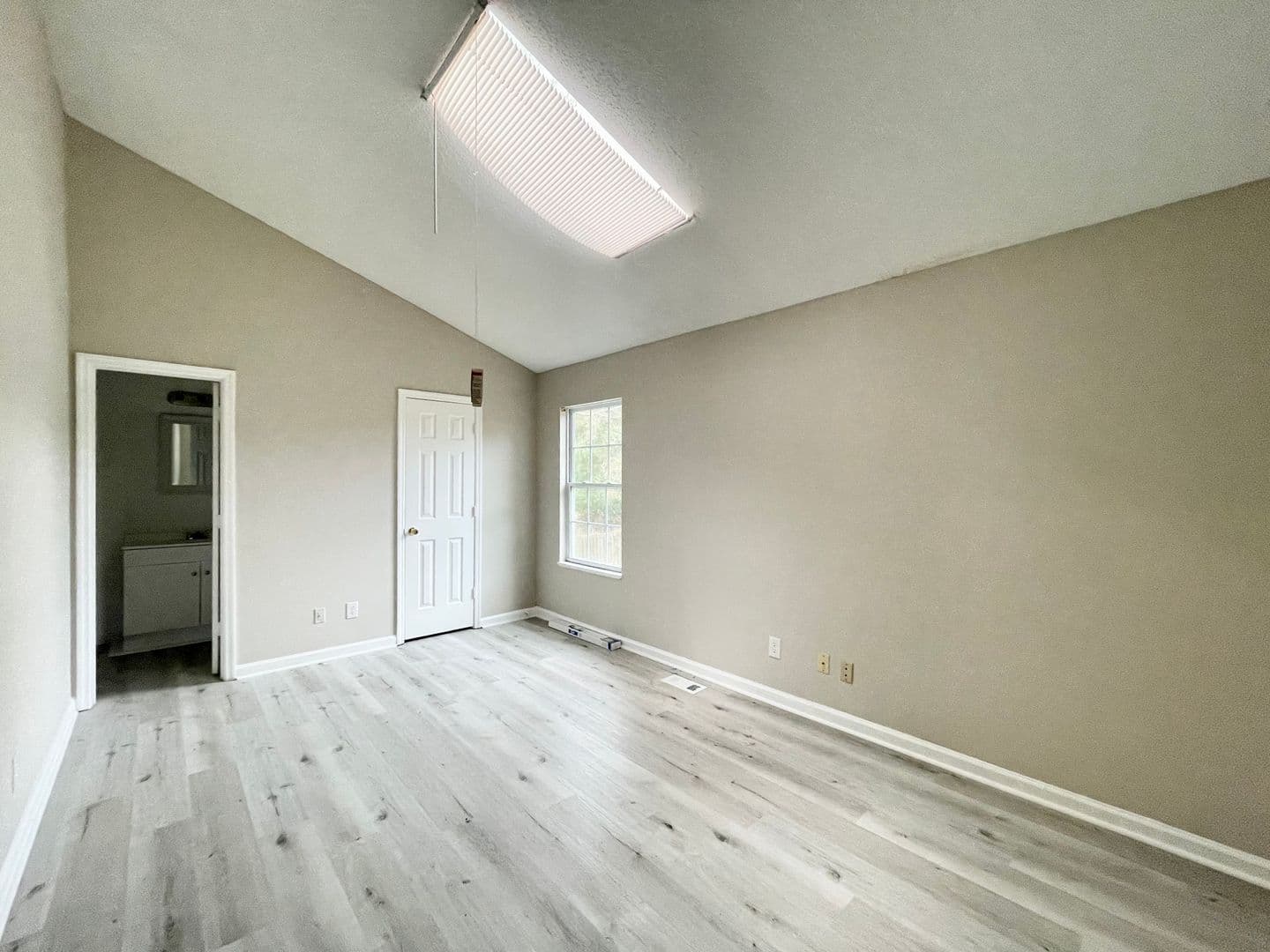 West Columbia Apartment: 119 Villa Court