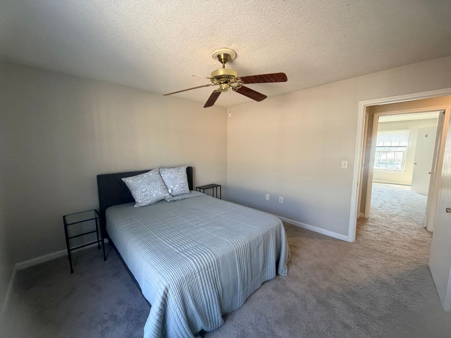Columbia Condo: 5516 Lakeshore Drive