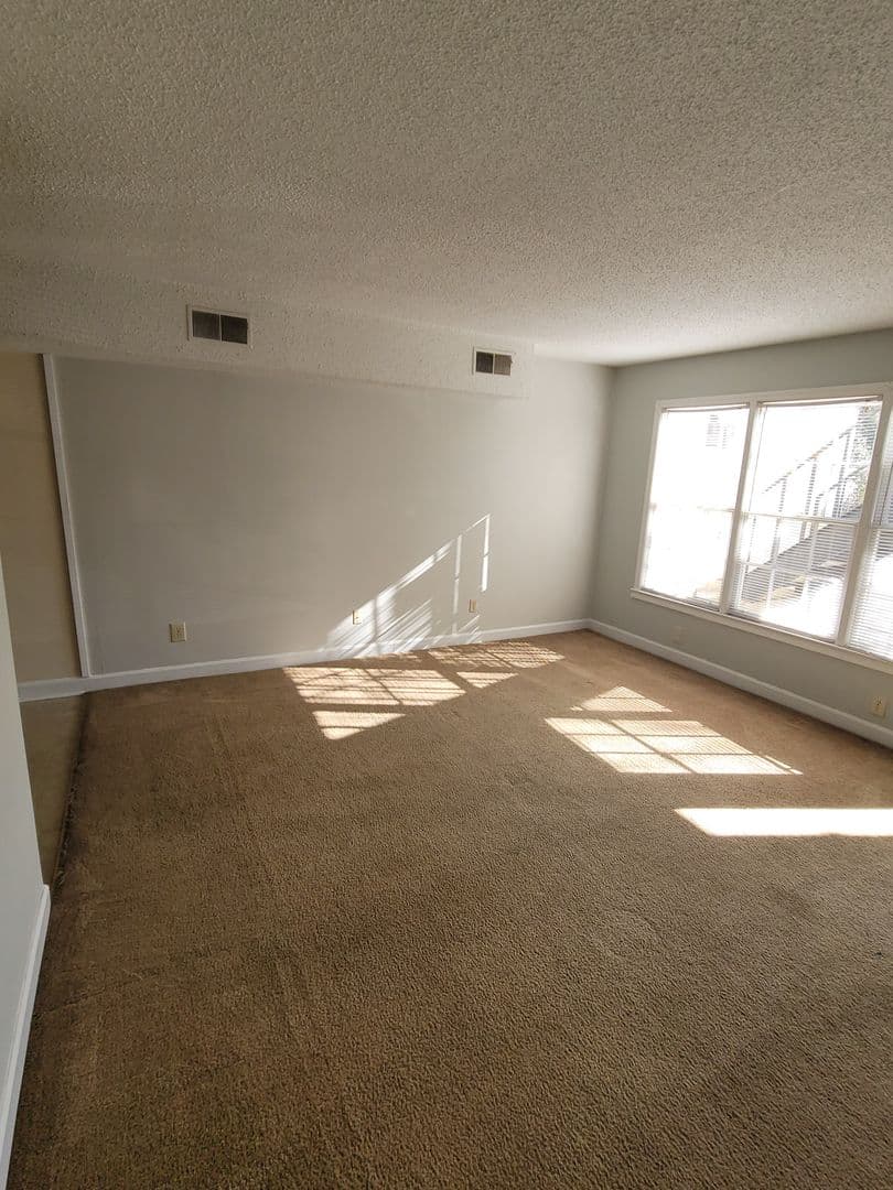 Columbia Apartment: 1431 Aralia Dr. L1-L4