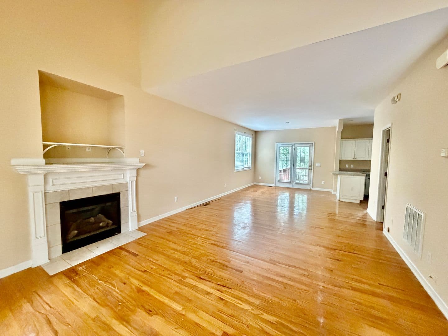 Columbia House: 27 Greenbrook Ct
