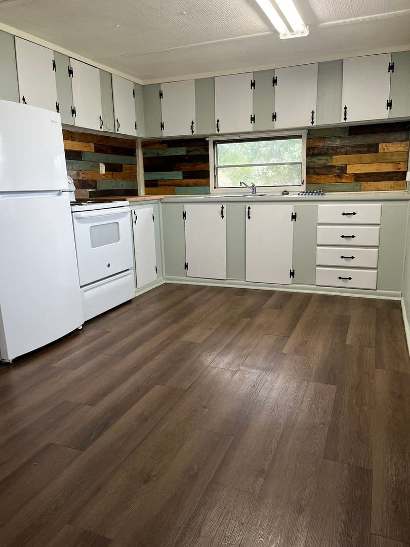 Gilbert House: 3507 Driftwood Point