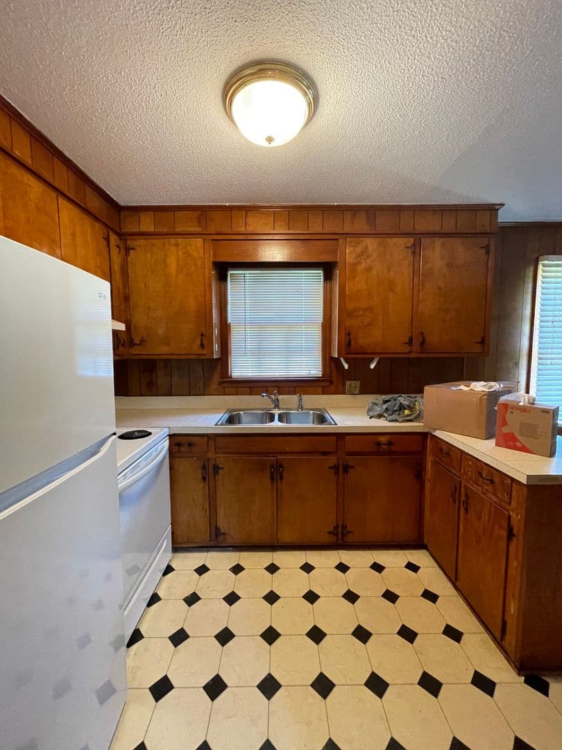 Columbia House: 6524 Camelot St