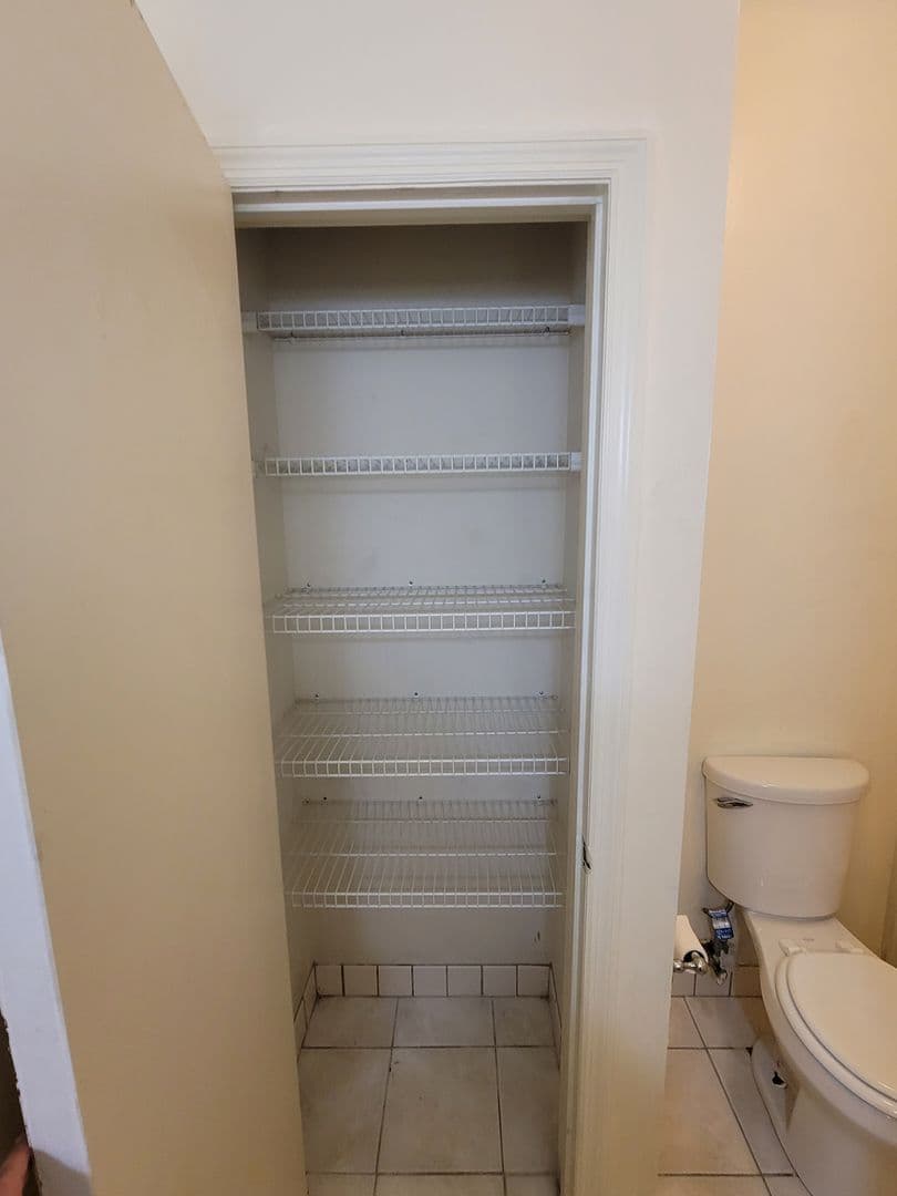 Columbia Condo: 100 Brighton Hill Circle 7A
