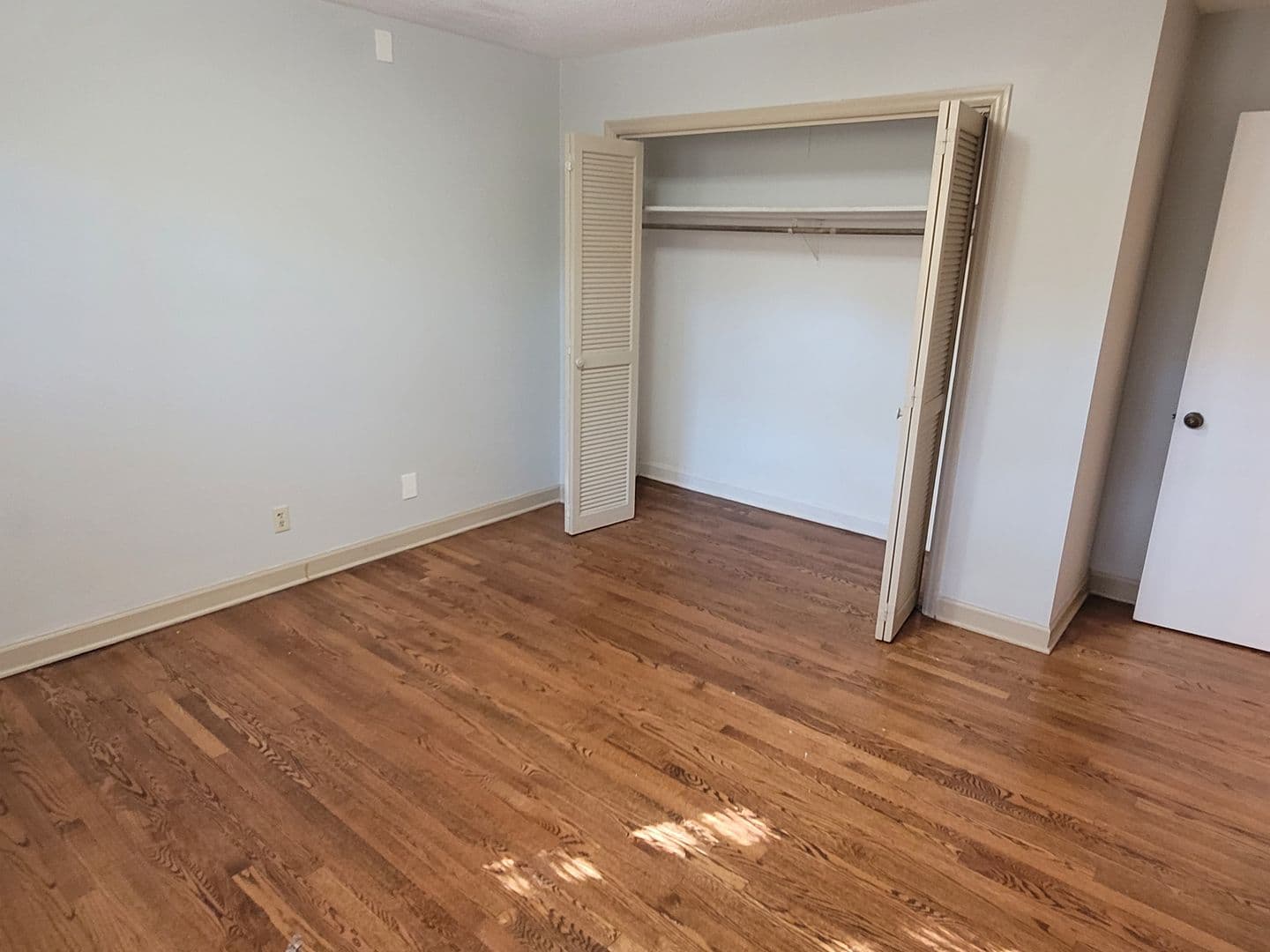 Columbia House: 6420 Cloverdale Drive