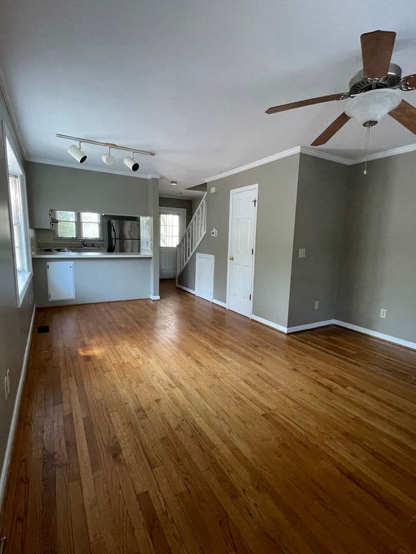 Columbia House: 920 Woodrow Street Apt. 5