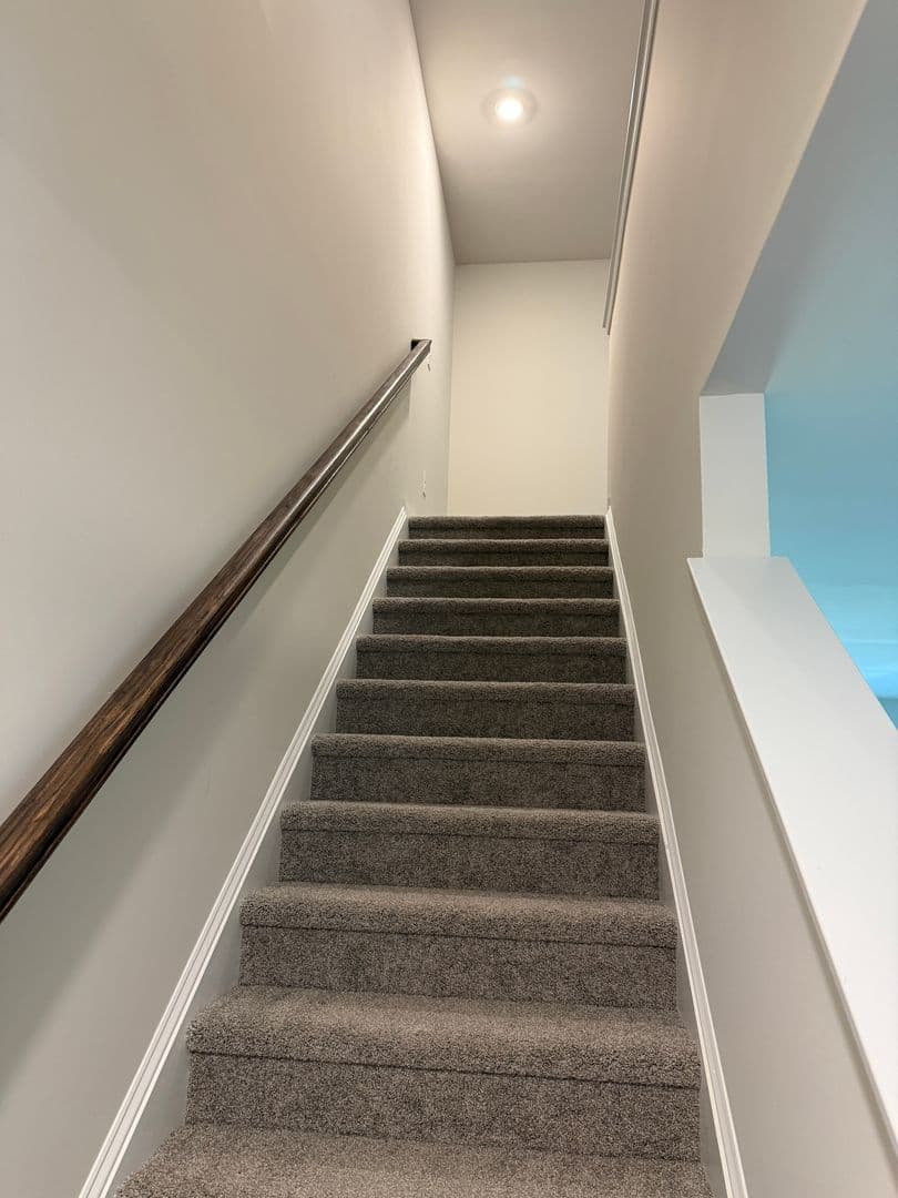 Lexington House: 317 S Lake Ct