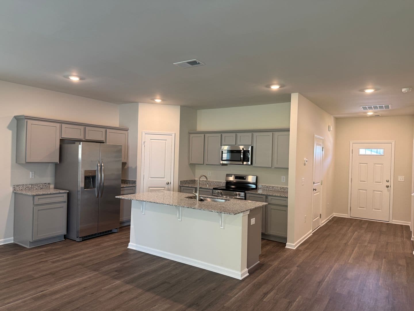 Lexington House: 317 S Lake Ct
