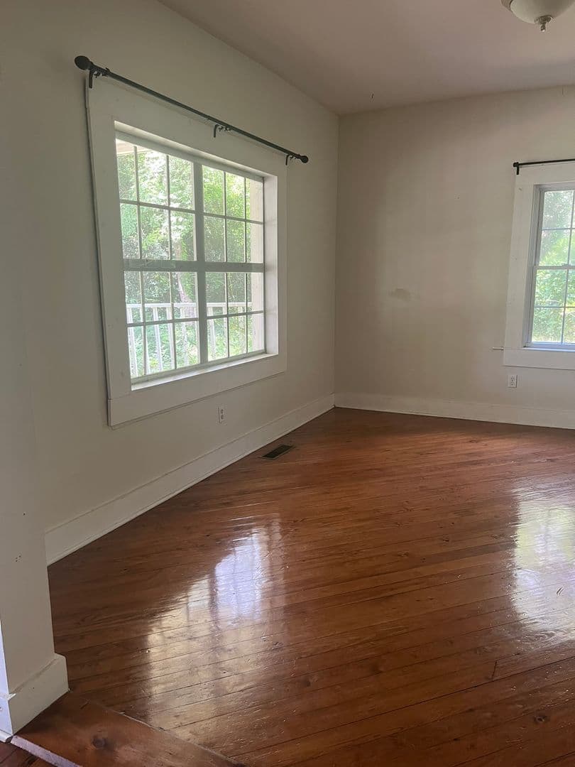 Lexington House: 123 Pond Drive