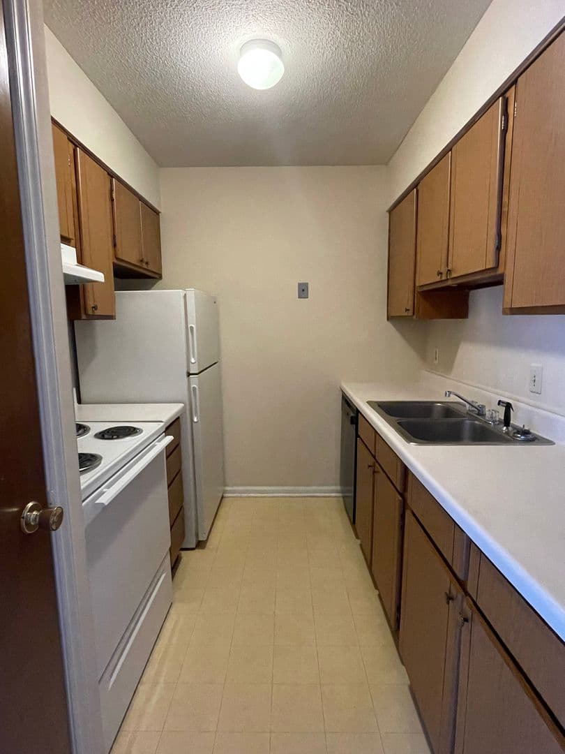 Columbia Apartment: Kilbourne Apartments units 9-12