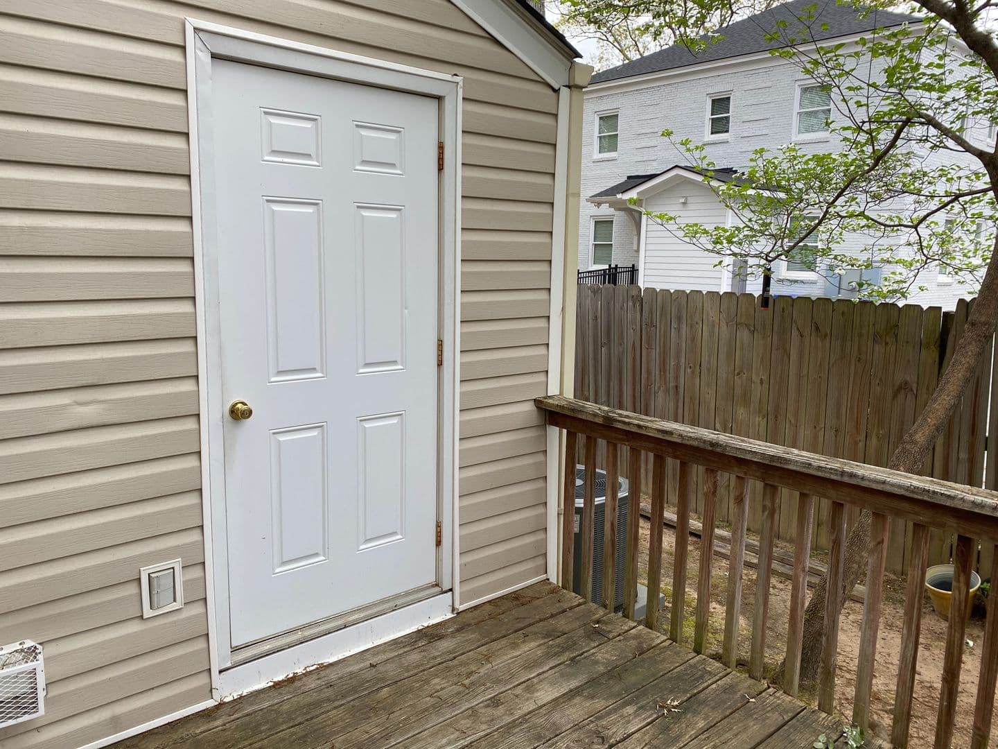 Columbia House: 920 Woodrow Street Apt. 5