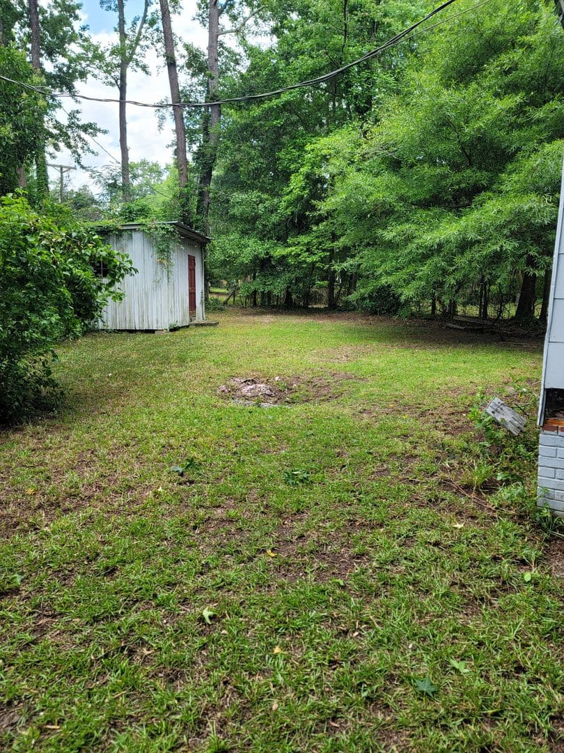 Columbia House: 2833 Wesley Dr