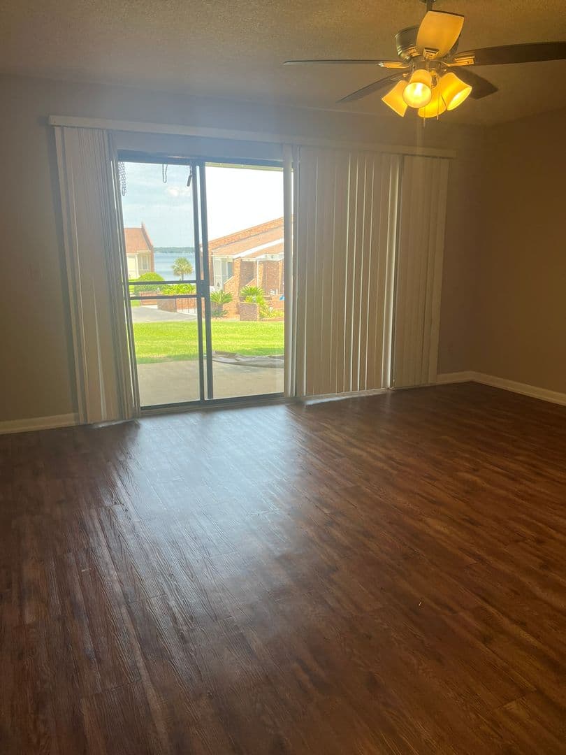 Lexington House: 14 Low Hill Lane