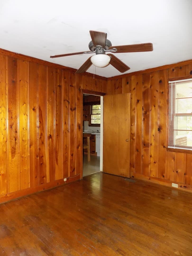 Columbia House: 507 Dogwood Street