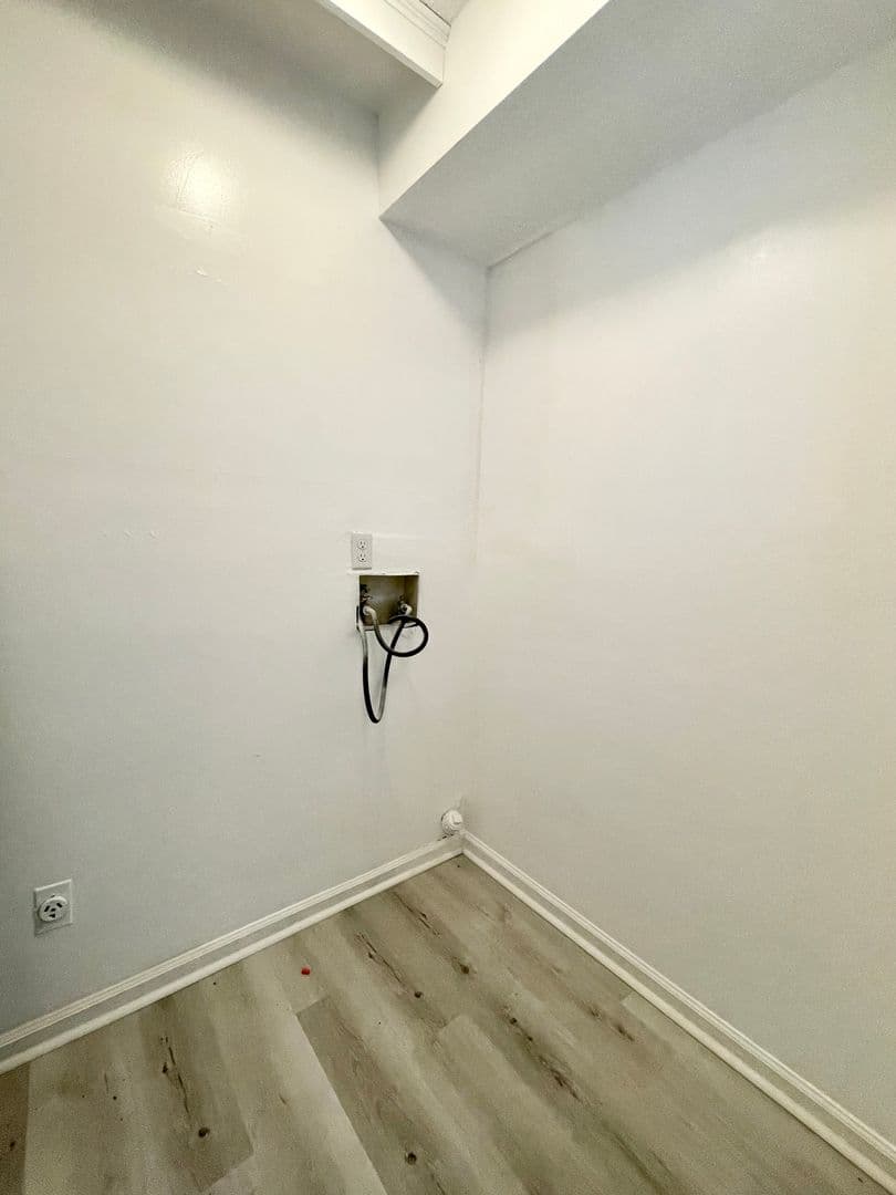 West Columbia Apartment: 119 Villa Court