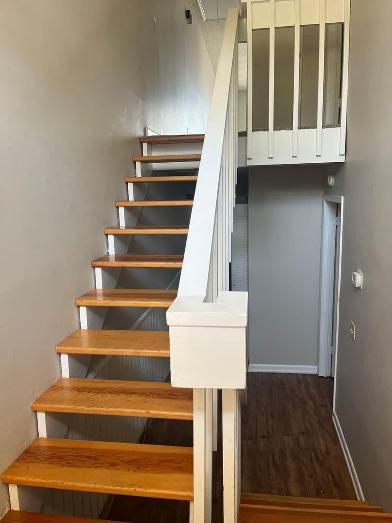 Lexington House: 14 Low Hill Lane
