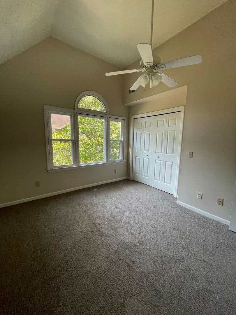 Columbia House: 920 Woodrow Street Apt. 5
