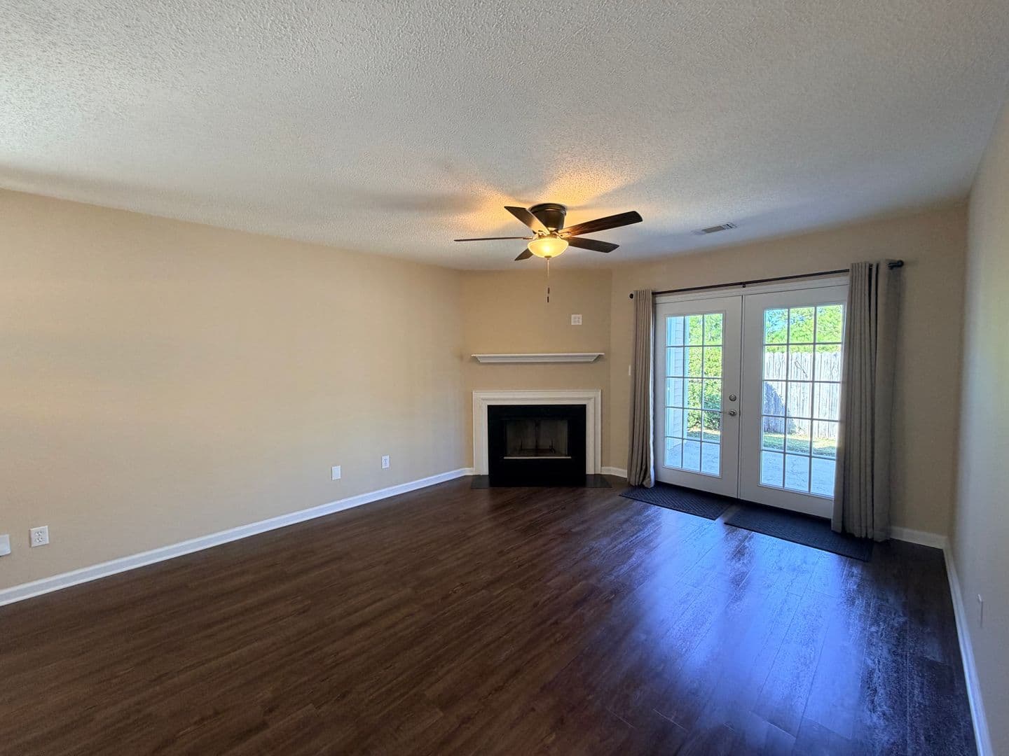 Columbia Townhome: 54 Coach Trail Ln