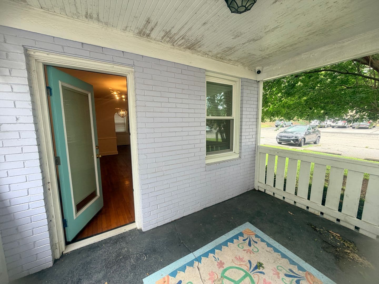 Columbia House: 1552 Sunnyside Dr
