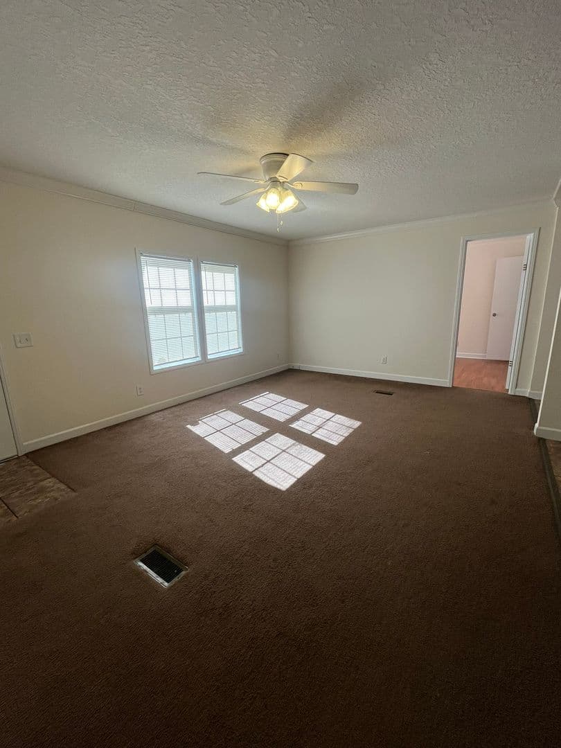 Lexington House: 858 Bethany Church Rd