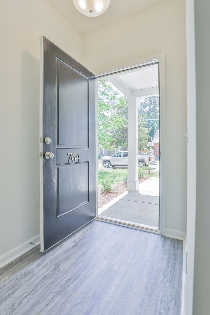 West Columbia House: 764 Shull St