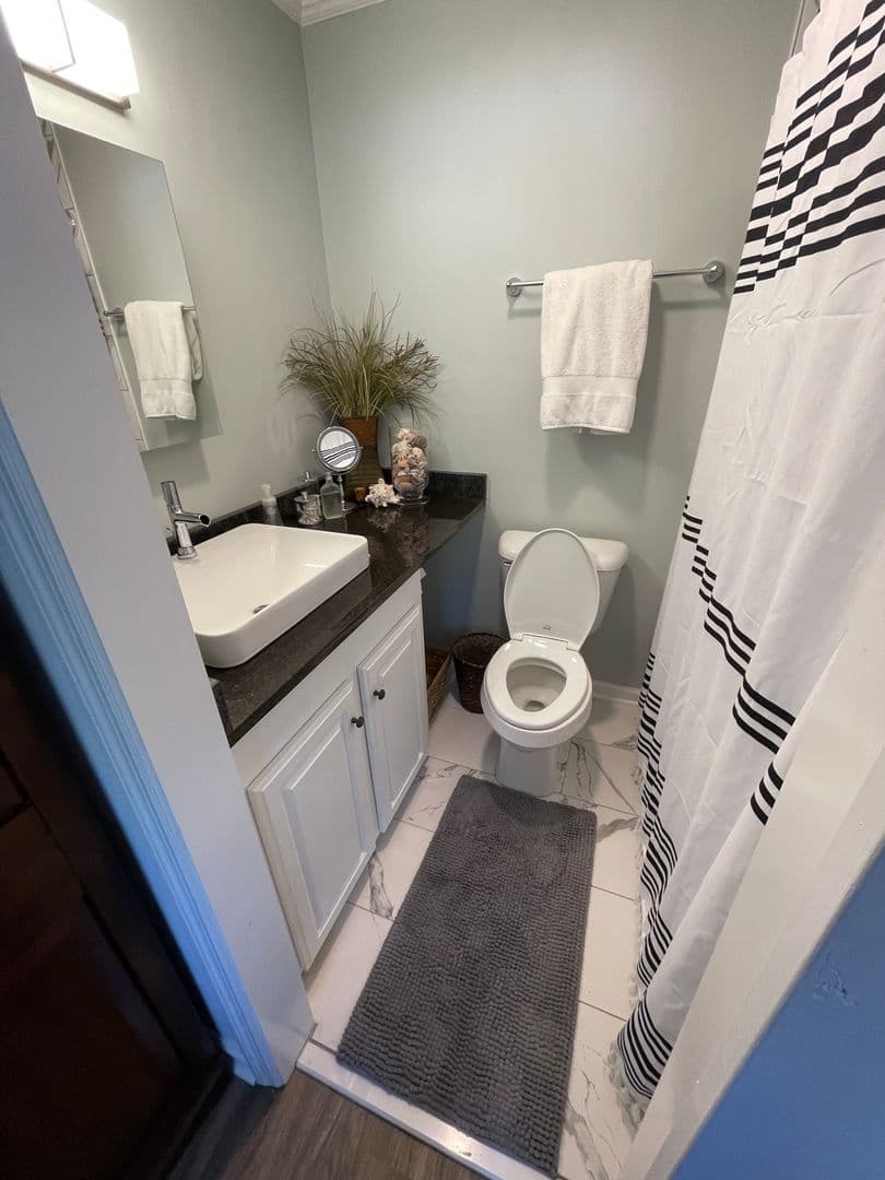 Columbia House: 2855 Stratford Rd
