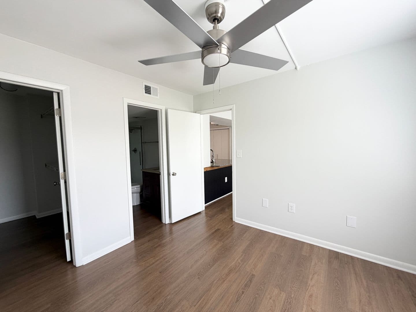 Columbia Condo: 1600 Park Circle #517