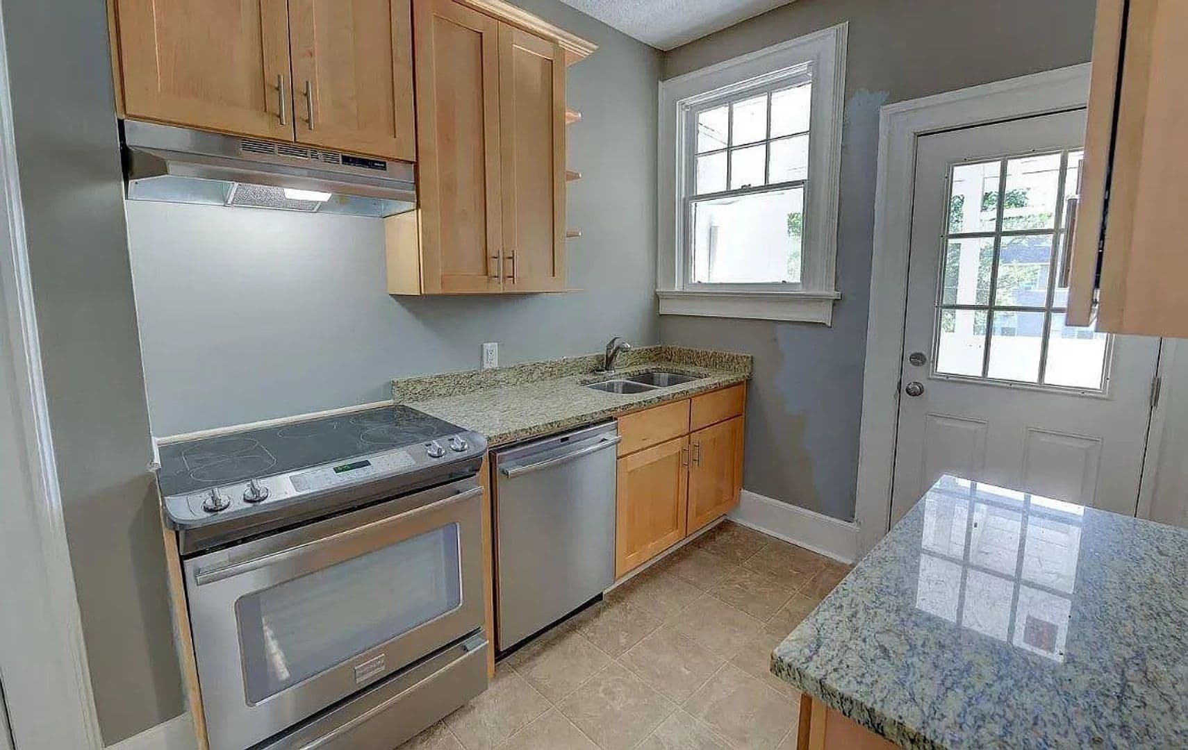 Columbia Apartment: 145-147 S Pickens St