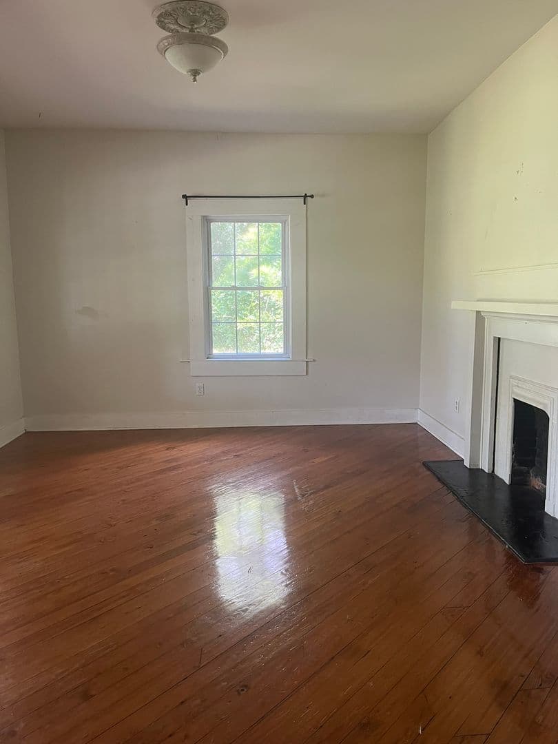 Lexington House: 123 Pond Drive