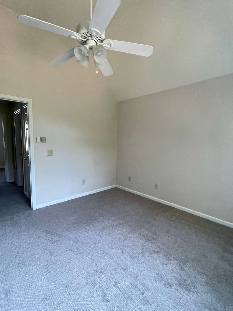 Columbia House: 920 Woodrow Street Apt. 5