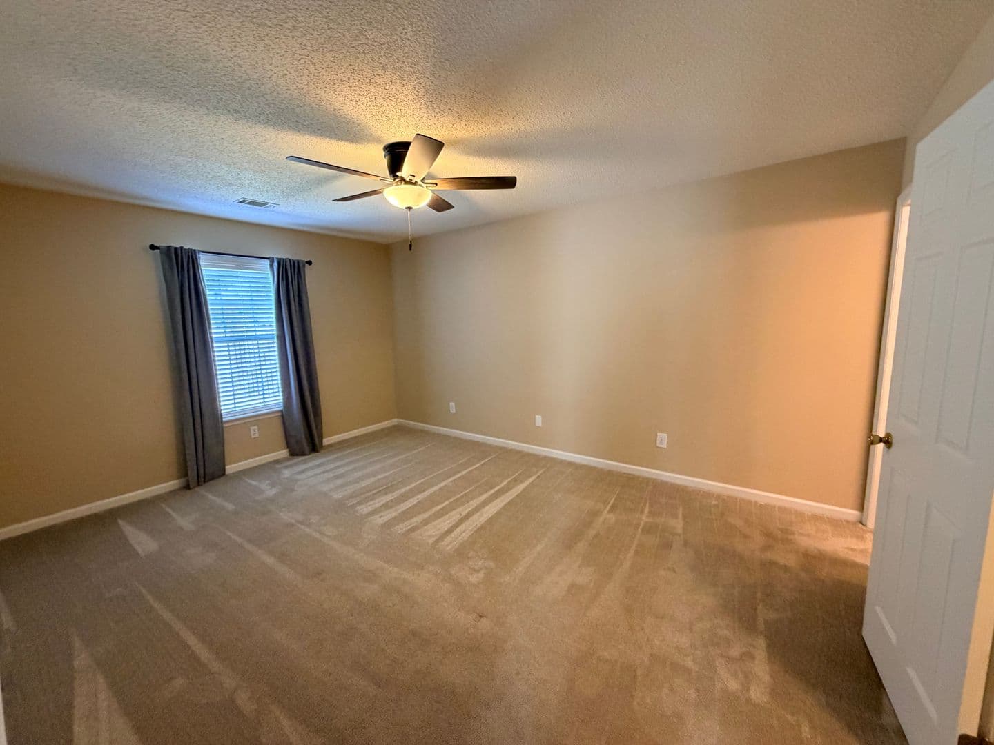 Columbia Townhome: 54 Coach Trail Ln