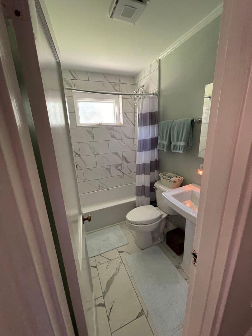 Columbia House: 2855 Stratford Rd