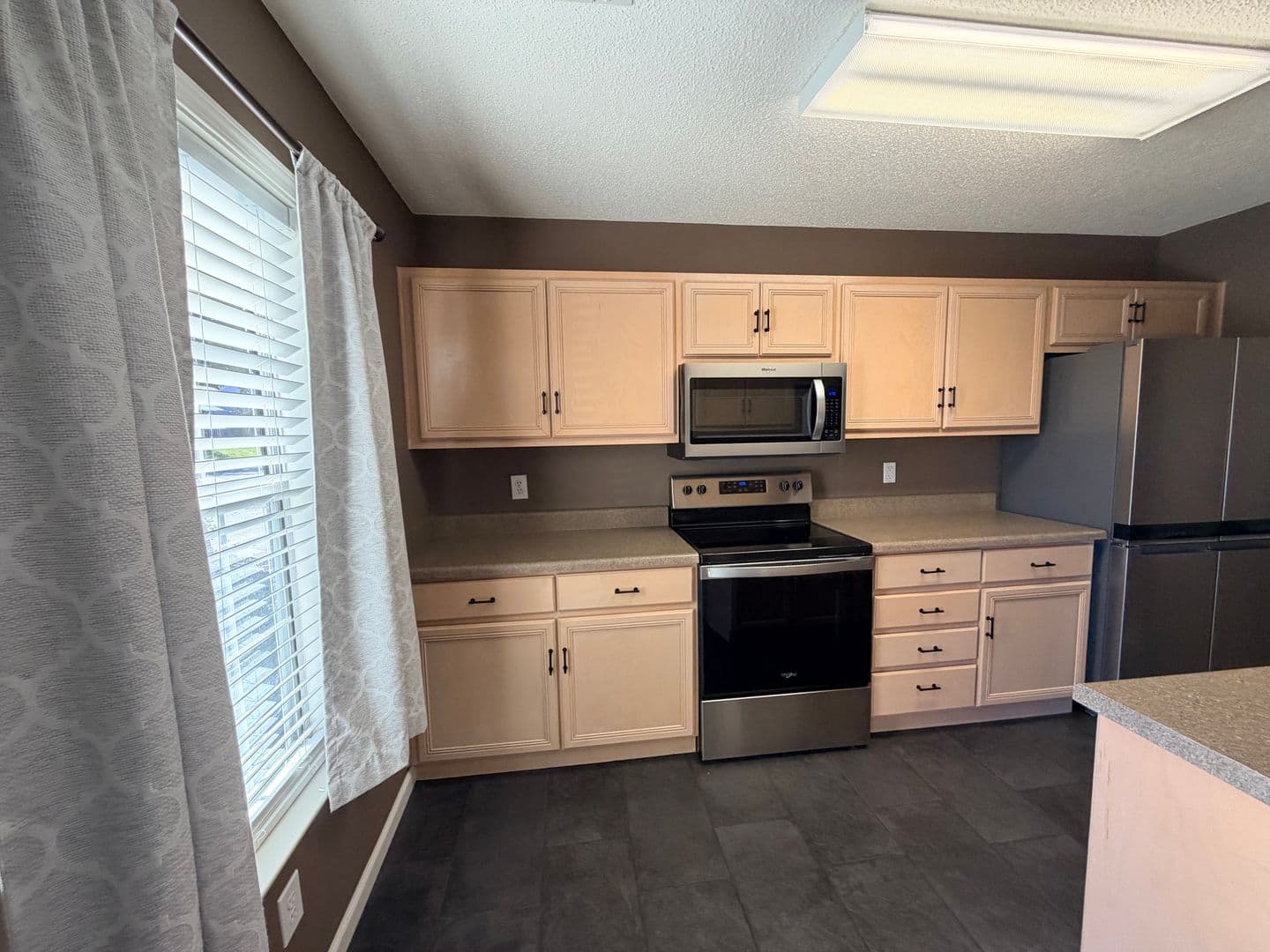 Columbia Townhome: 54 Coach Trail Ln