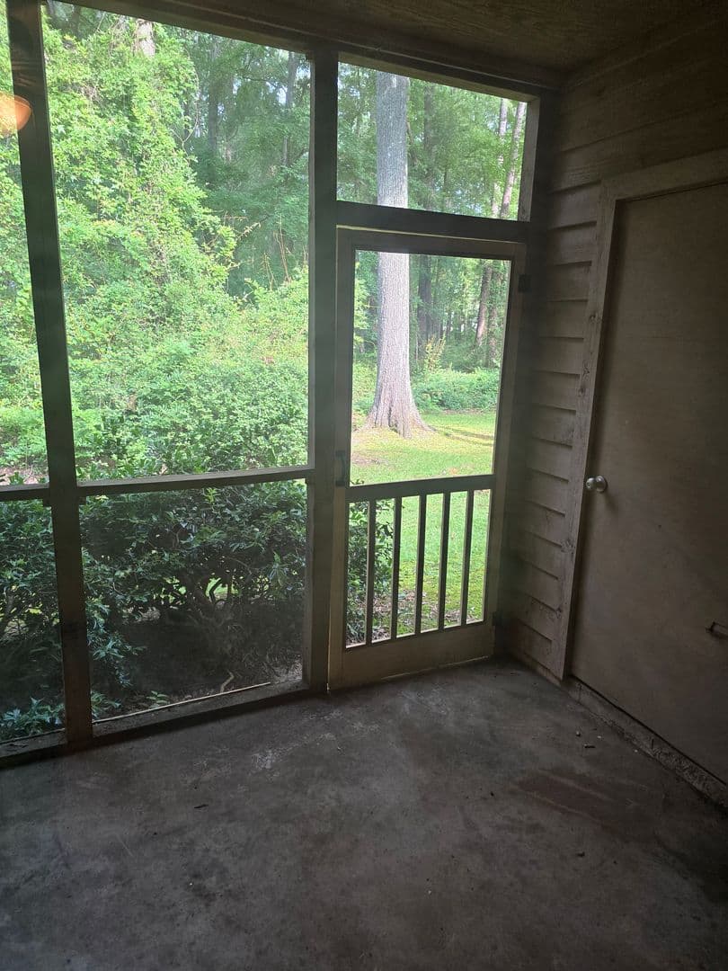 Columbia House: 1001 Creekside Way