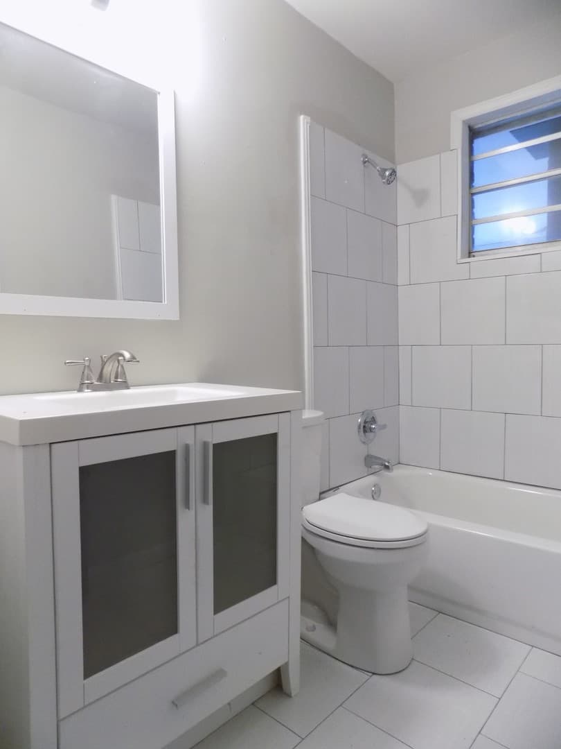 Columbia House: 2707 Holt Drive