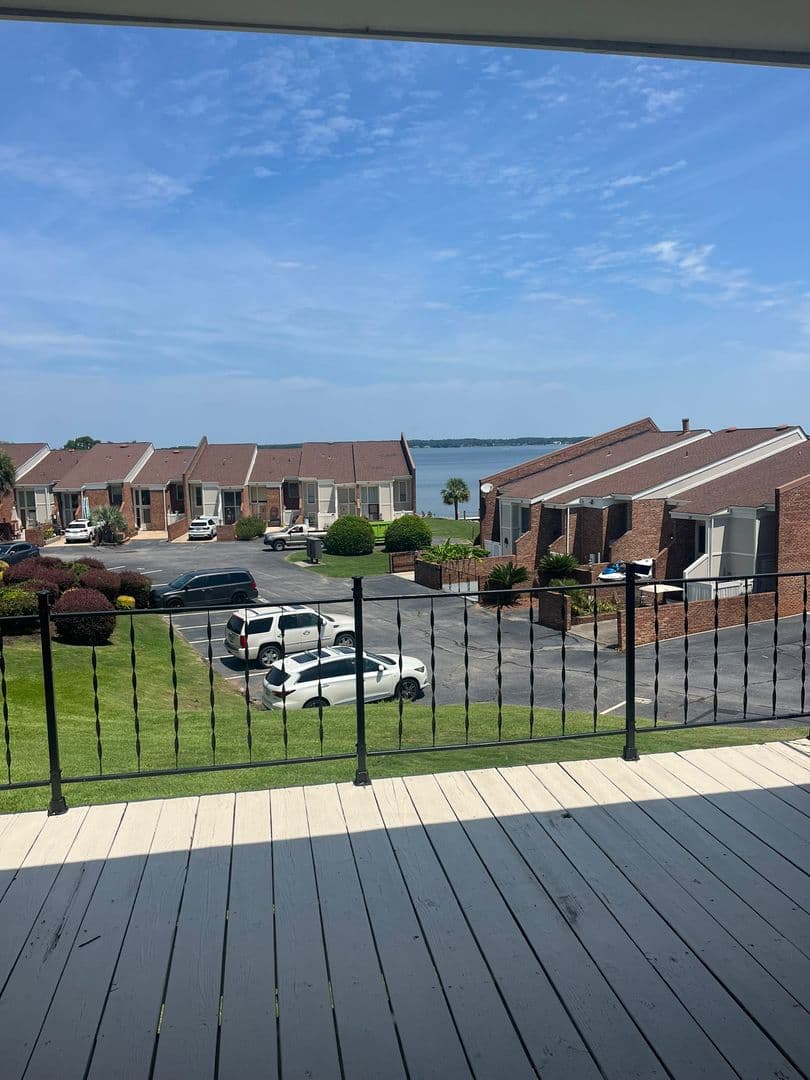 Lexington House: 14 Low Hill Lane