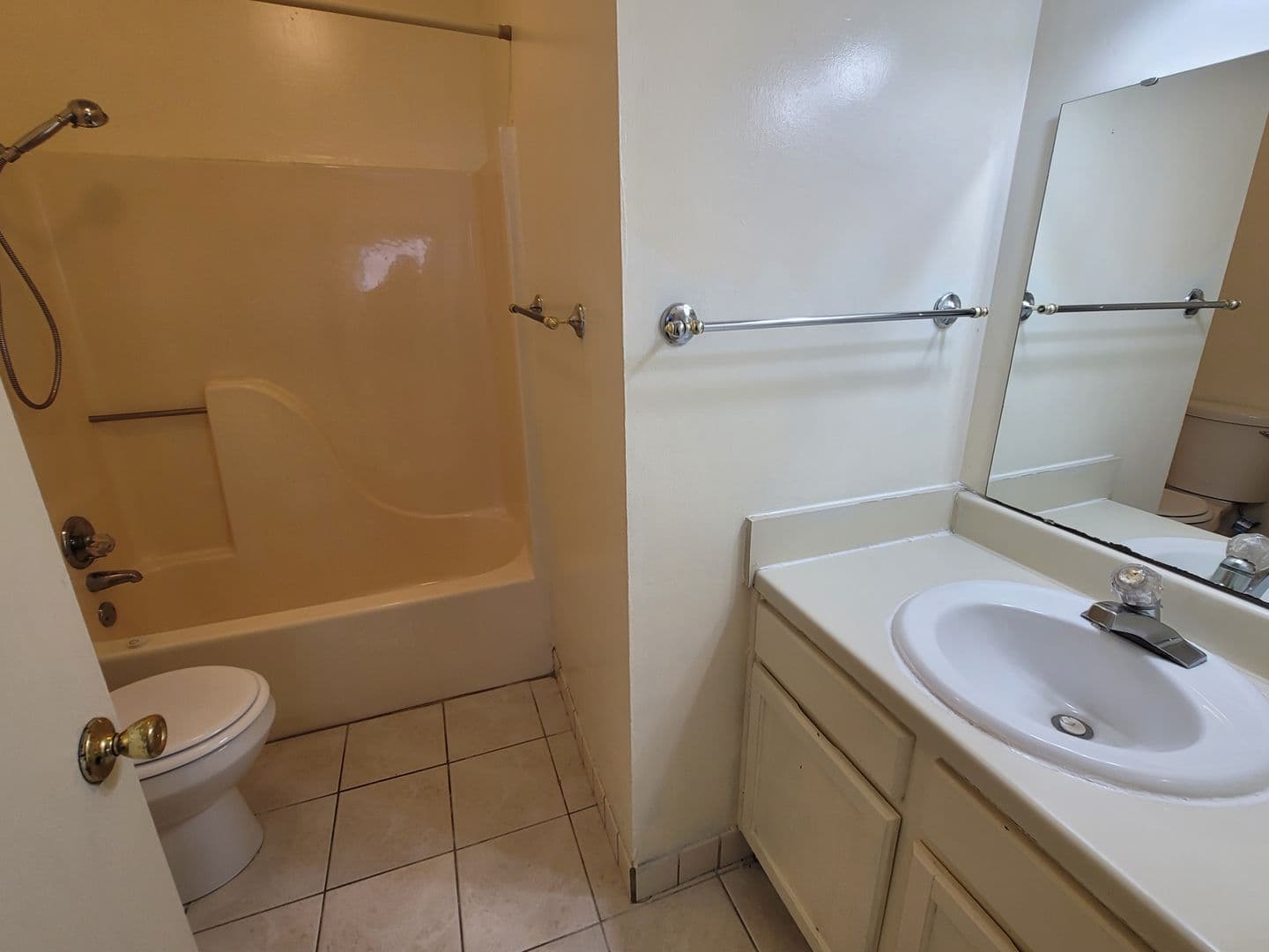 Columbia Condo: 100 Brighton Hill Circle 7A