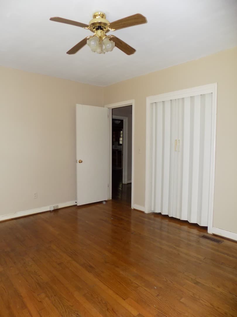 Columbia House: 507 Dogwood Street