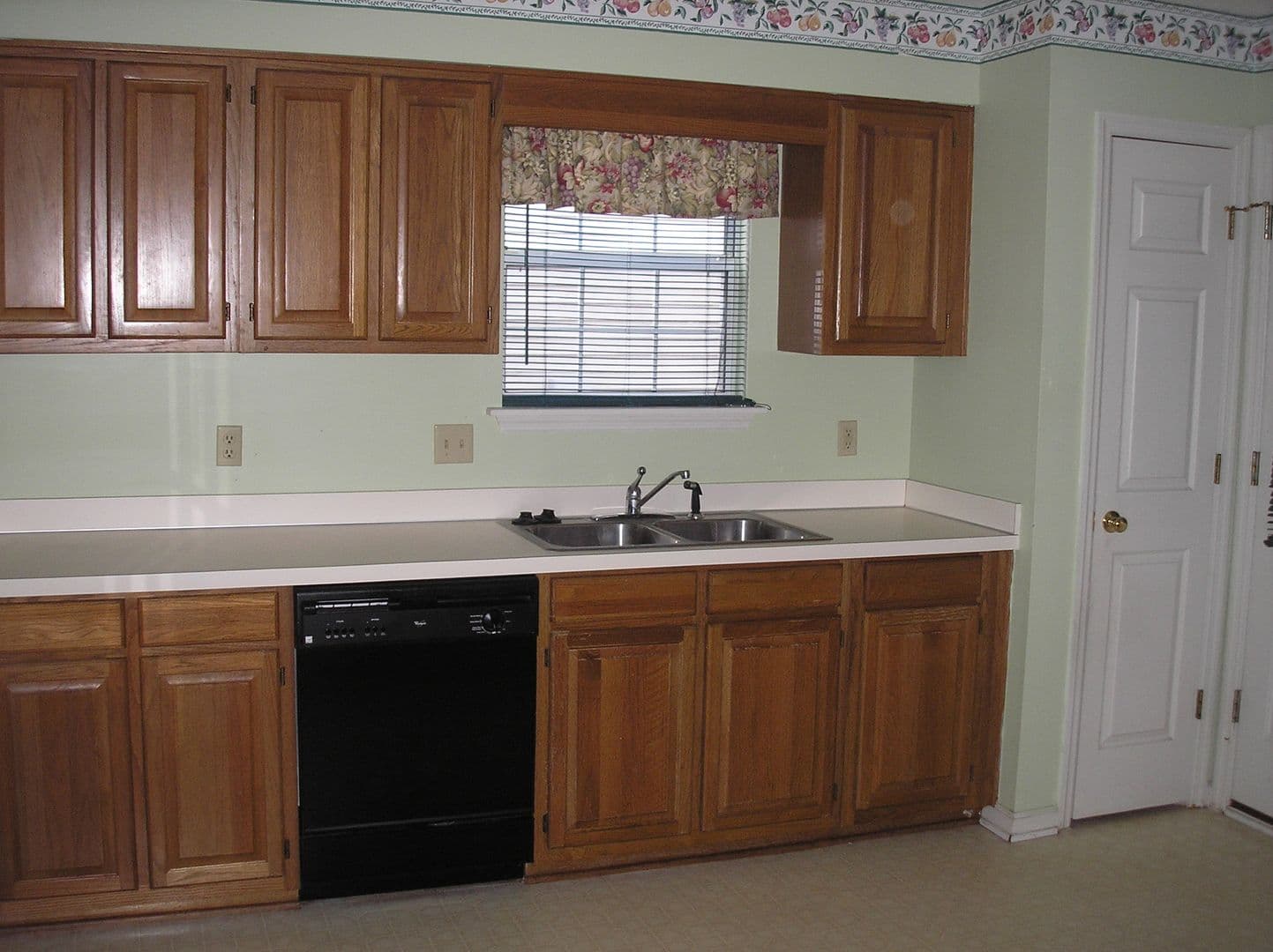 Lexington House: 414 Saddlebrooke Rd