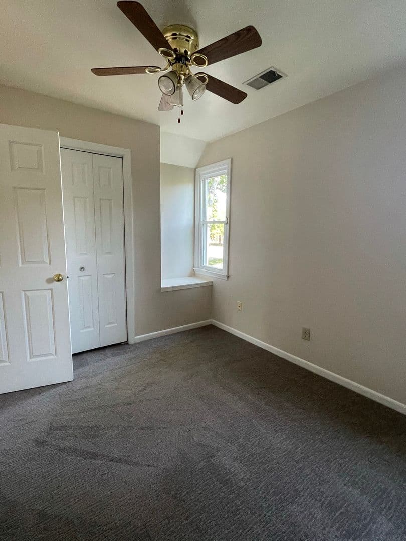 Columbia House: 920 Woodrow Street Apt. 5