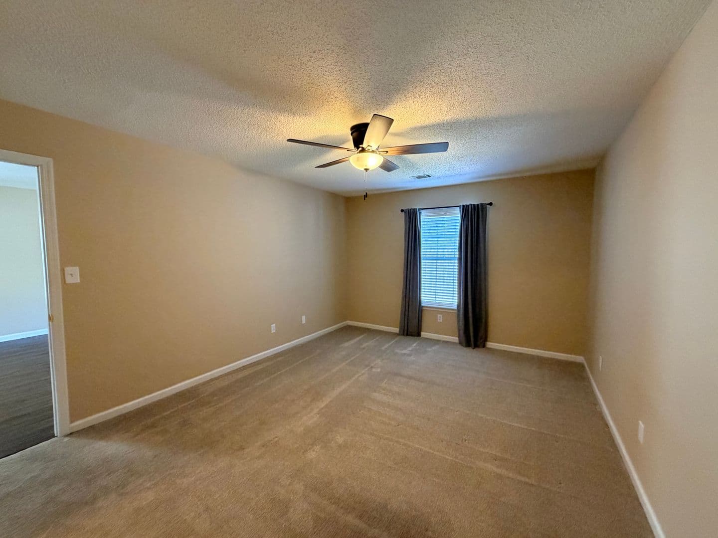 Columbia Townhome: 54 Coach Trail Ln