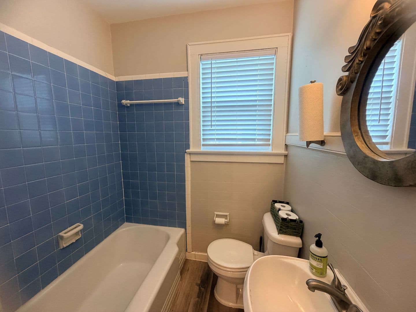 Columbia House: 1552 Sunnyside Dr