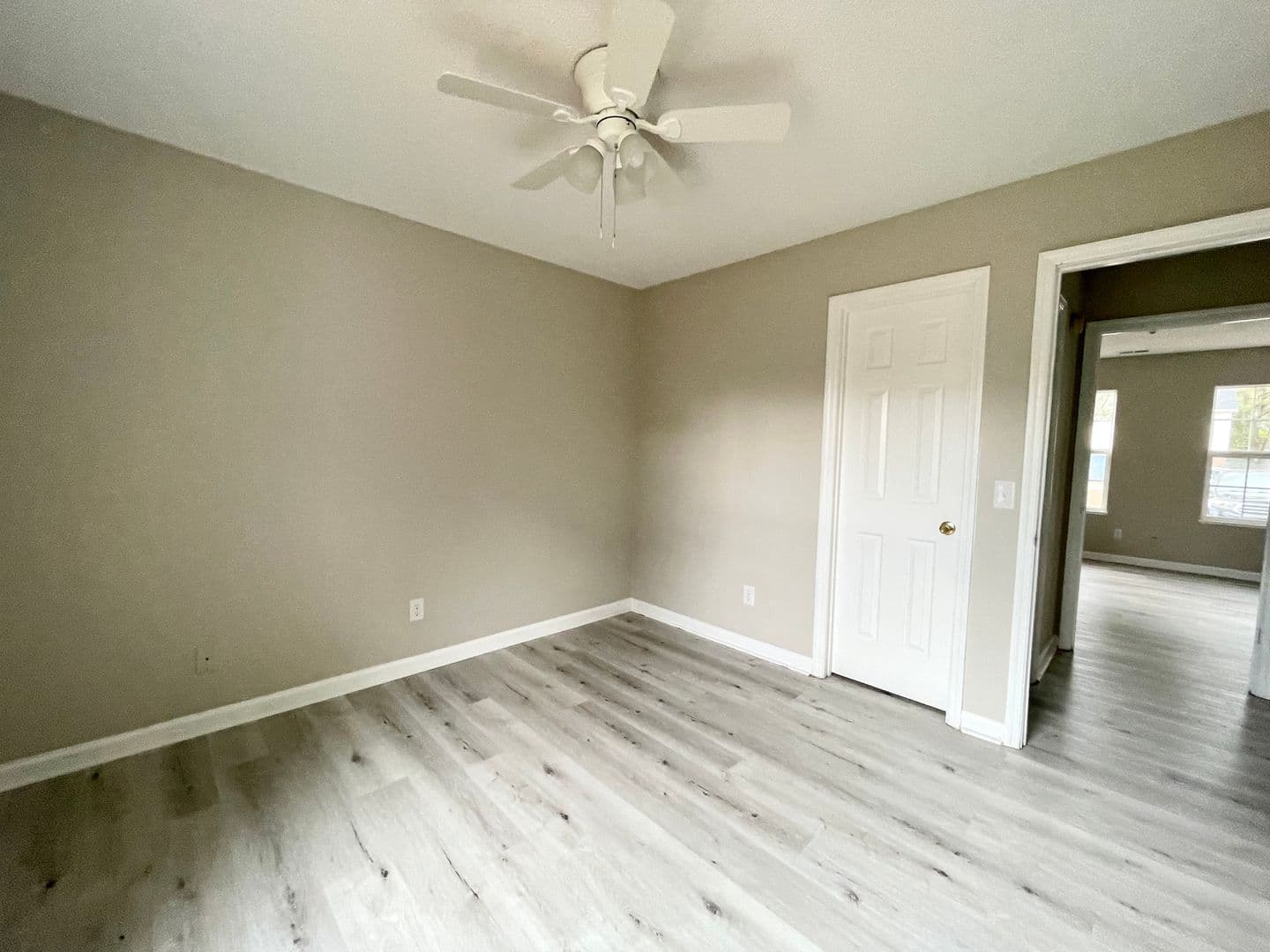 West Columbia Apartment: 119 Villa Court