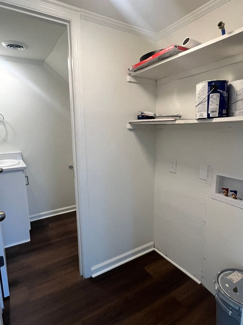 Lexington Apartment: Rogers Ct