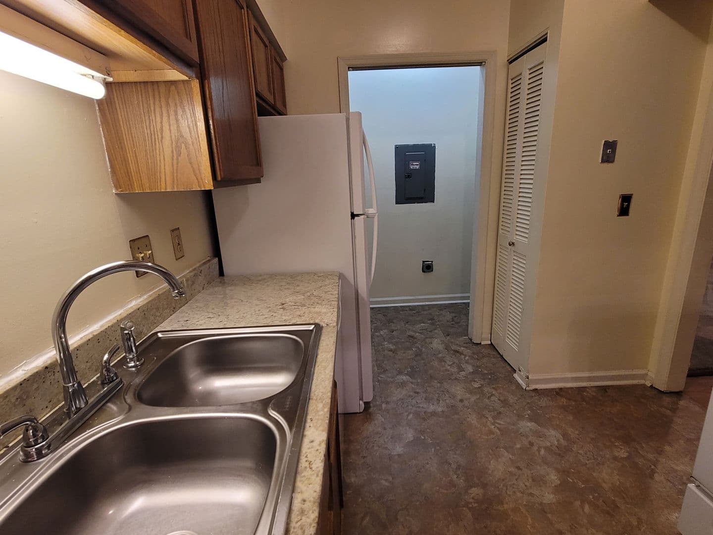 Columbia Condo: 100 Brighton Hill Circle 7A