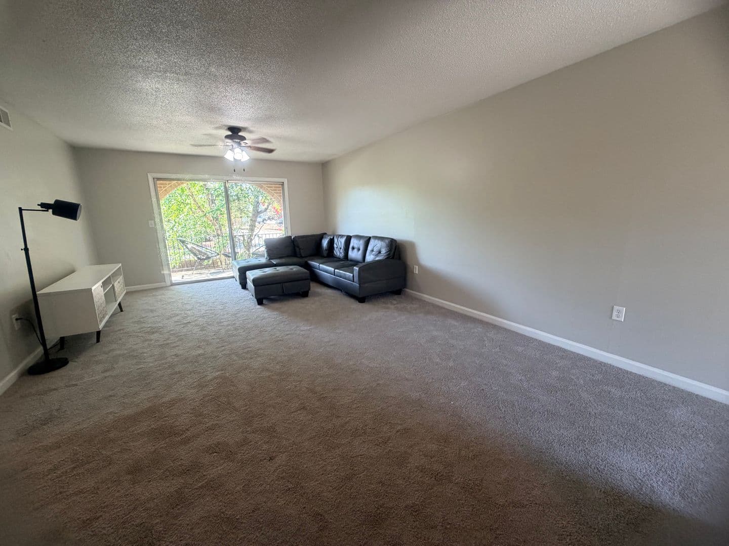 Columbia Condo: 5516 Lakeshore Drive