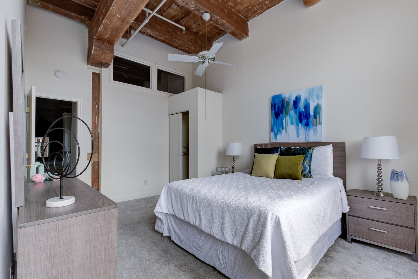 Baltimore Apartment: 121 S Fremont Ave
