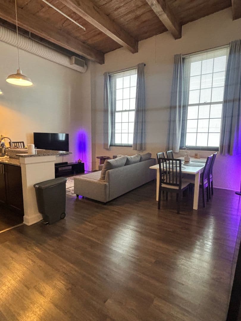 Baltimore Apartment: 121 S Fremont Ave