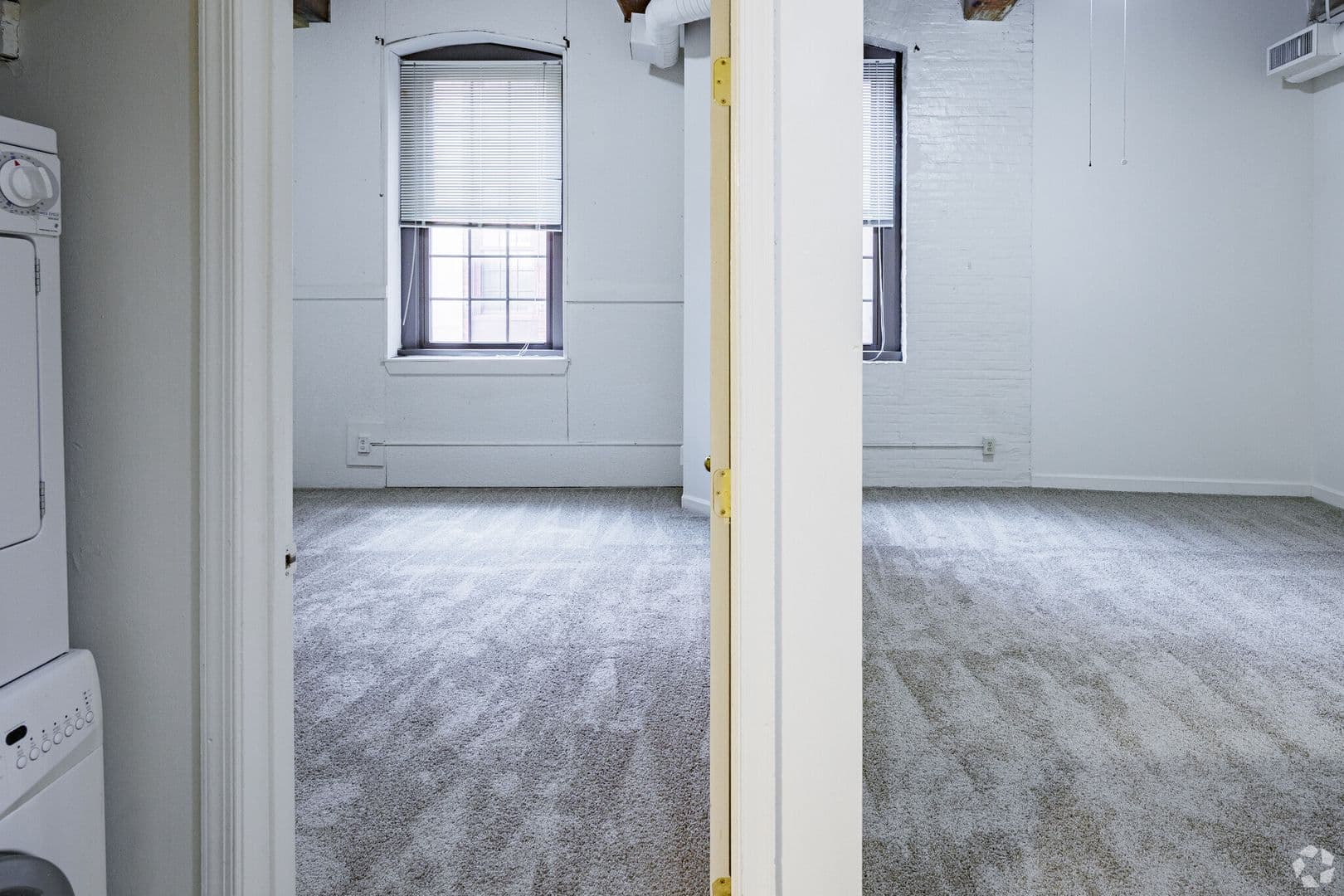 Baltimore Apartment: 121 S Fremont Ave