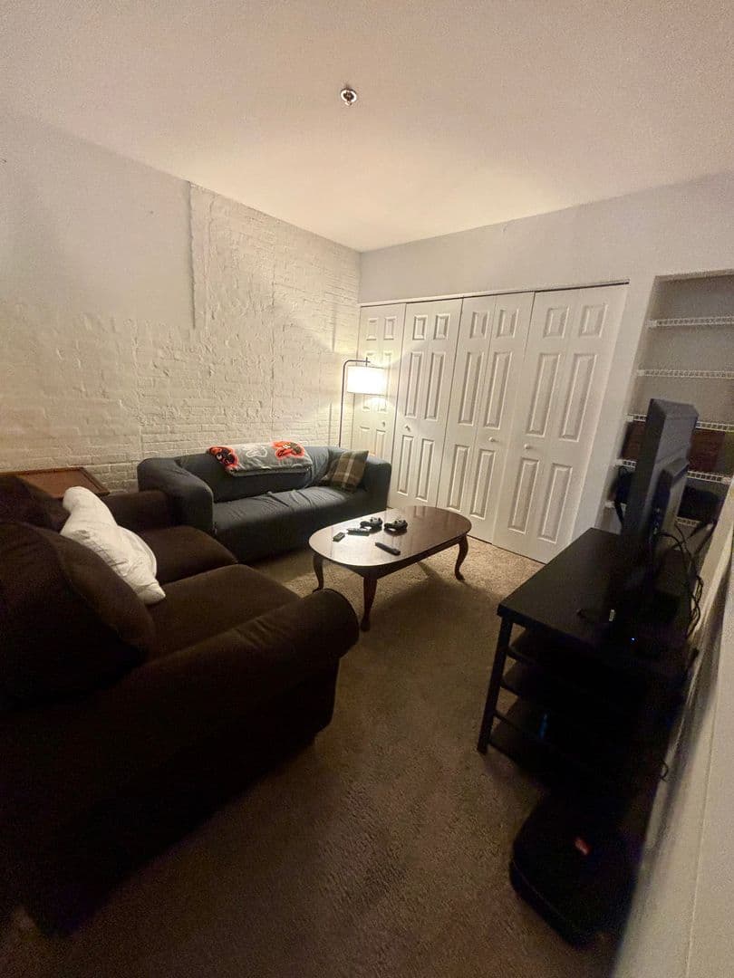 Baltimore Apartment: 121 S Fremont Ave