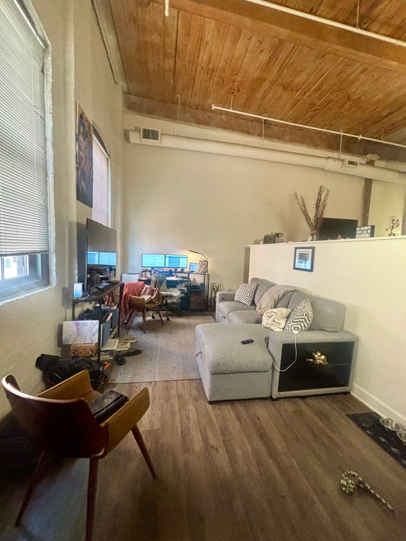 Baltimore Apartment: 121 S Fremont Ave